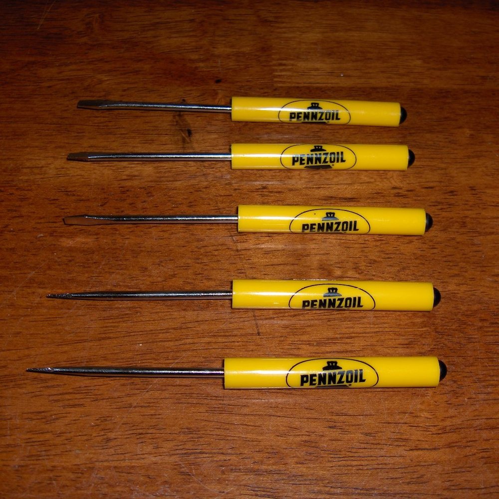 Pennzoil flat tip screwdrivers, Lot of 5. Alexander, 5 1/4" Long